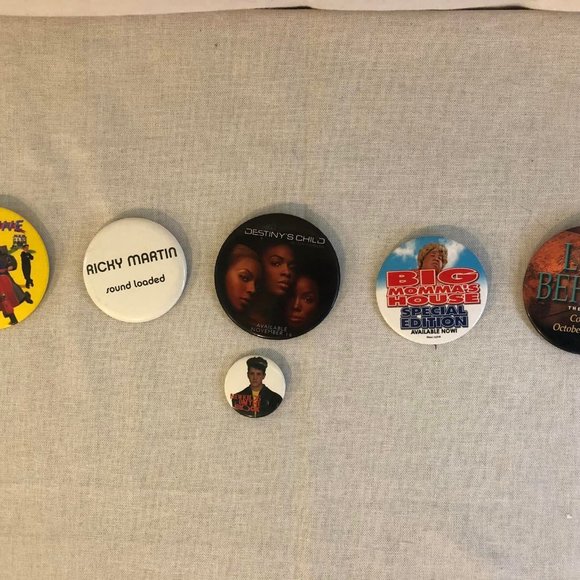 Set of 20 Movie & Kids Buttons - Picture 3 of 10